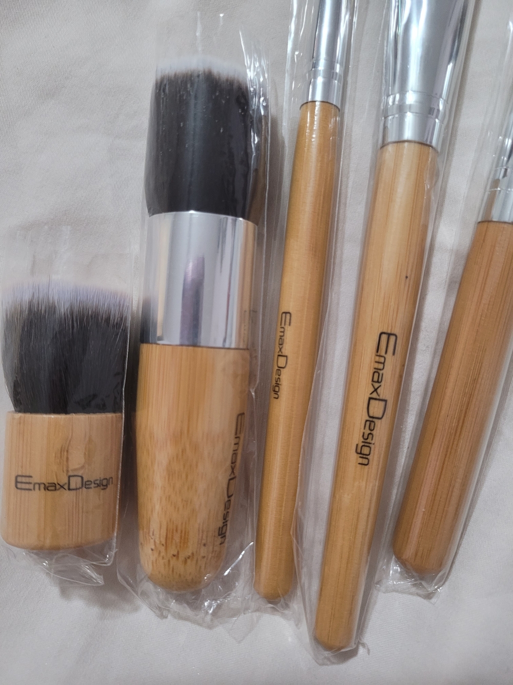 Bamboo Handle Makeup Brush Set — Natural Wood - Picture 4 of 8